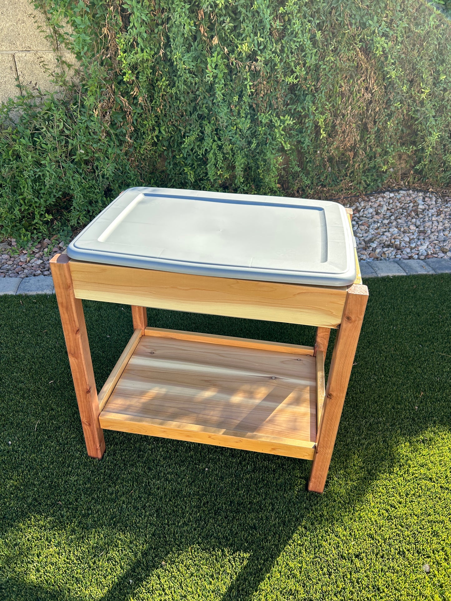 Outdoor Sensory Table with Shelf- 28 qt